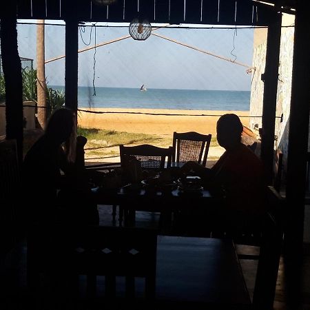 The Sea House Hotel Kudapaduwa Buitenkant foto