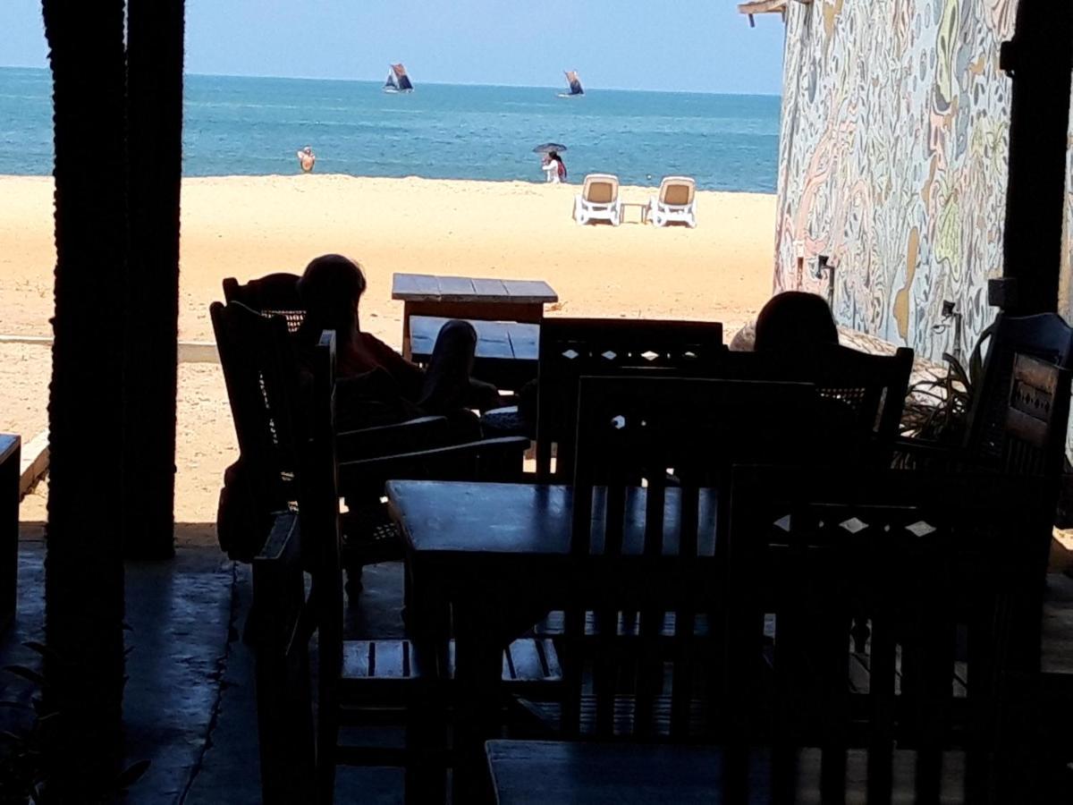 The Sea House Hotel Kudapaduwa Buitenkant foto